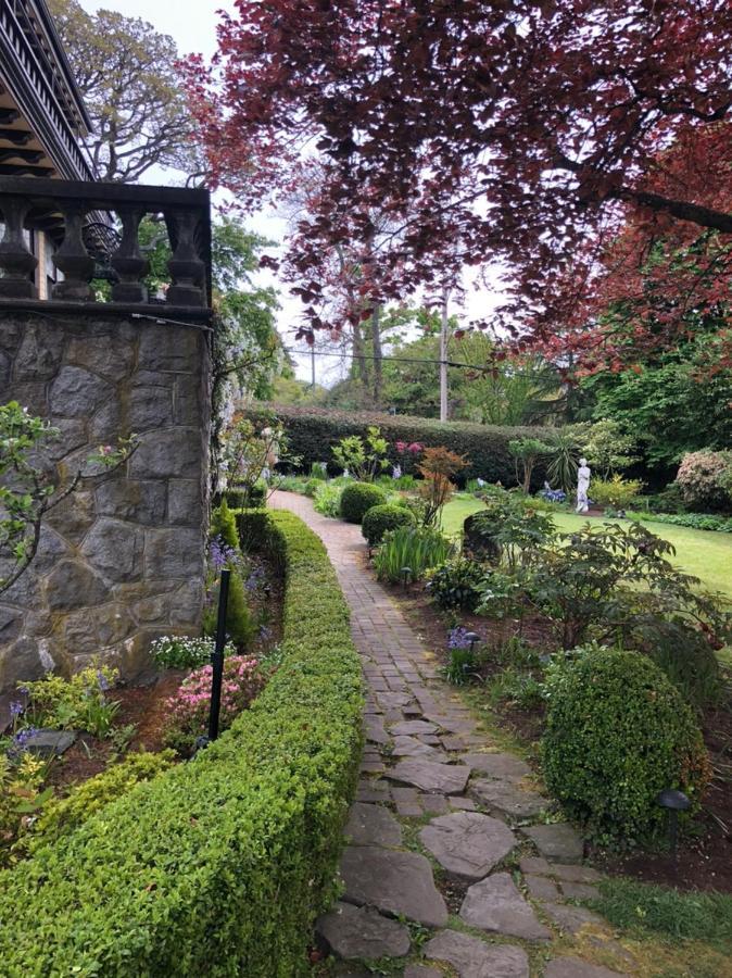 Prior Castle Inn Виктория Экстерьер фото