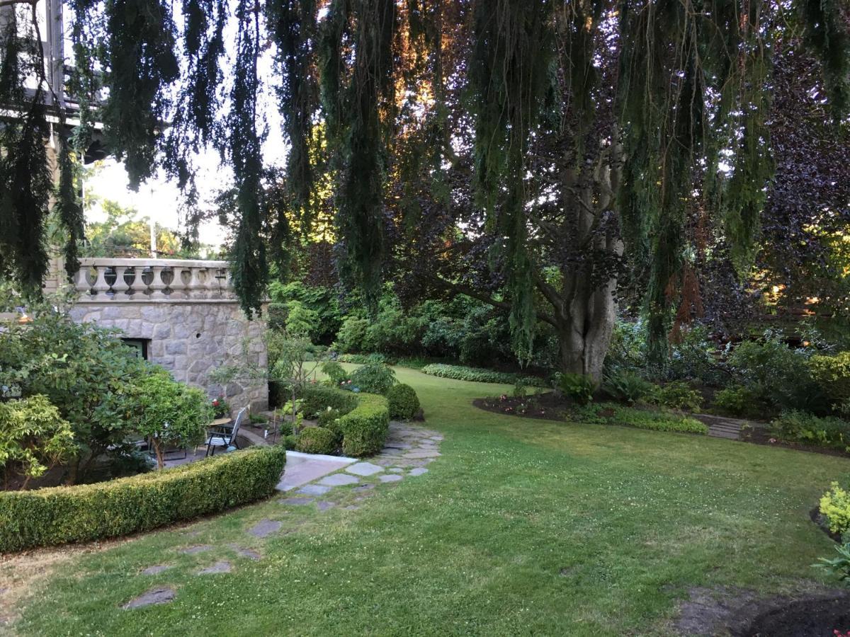 Prior Castle Inn Виктория Экстерьер фото