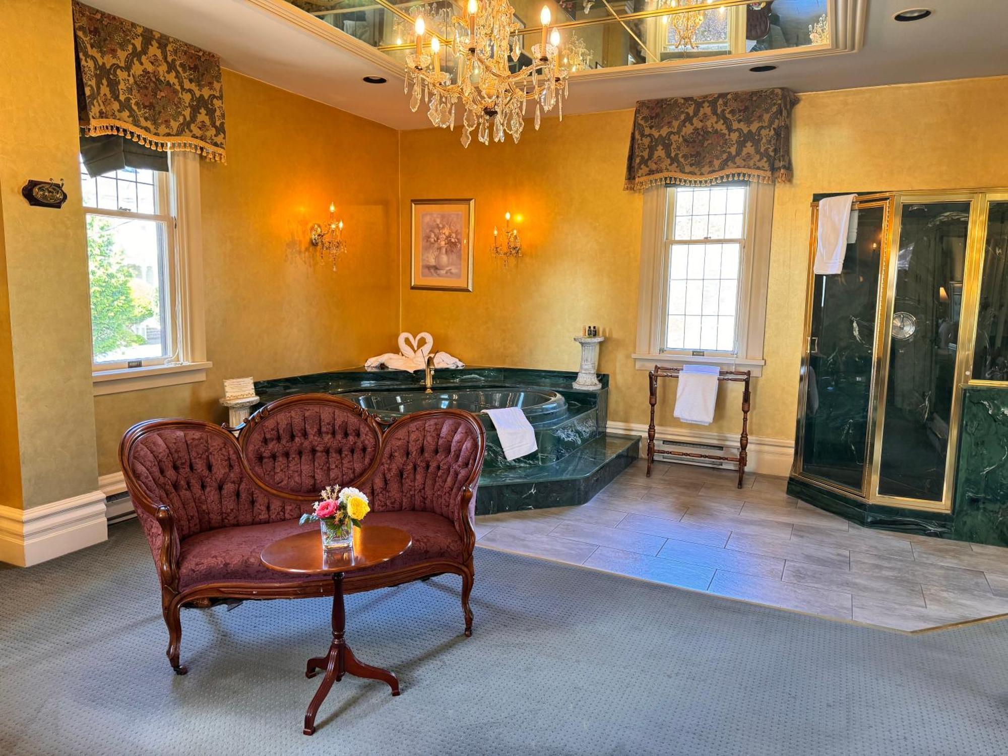Prior Castle Inn Виктория Экстерьер фото