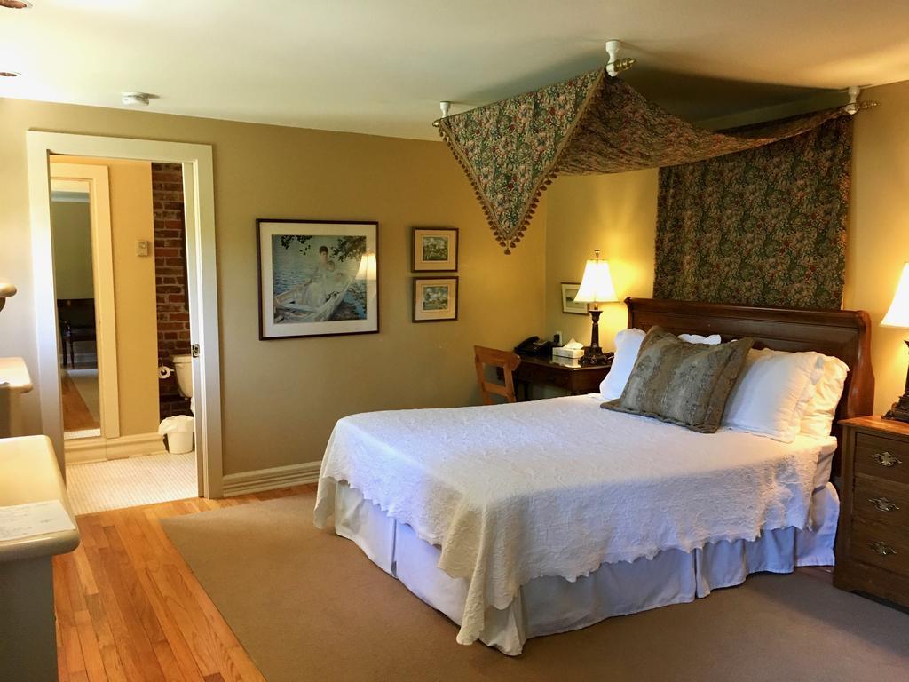 Prior Castle Inn Виктория Экстерьер фото